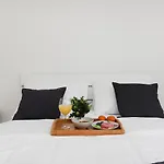 L&R Luxury Apartment- Free Parking