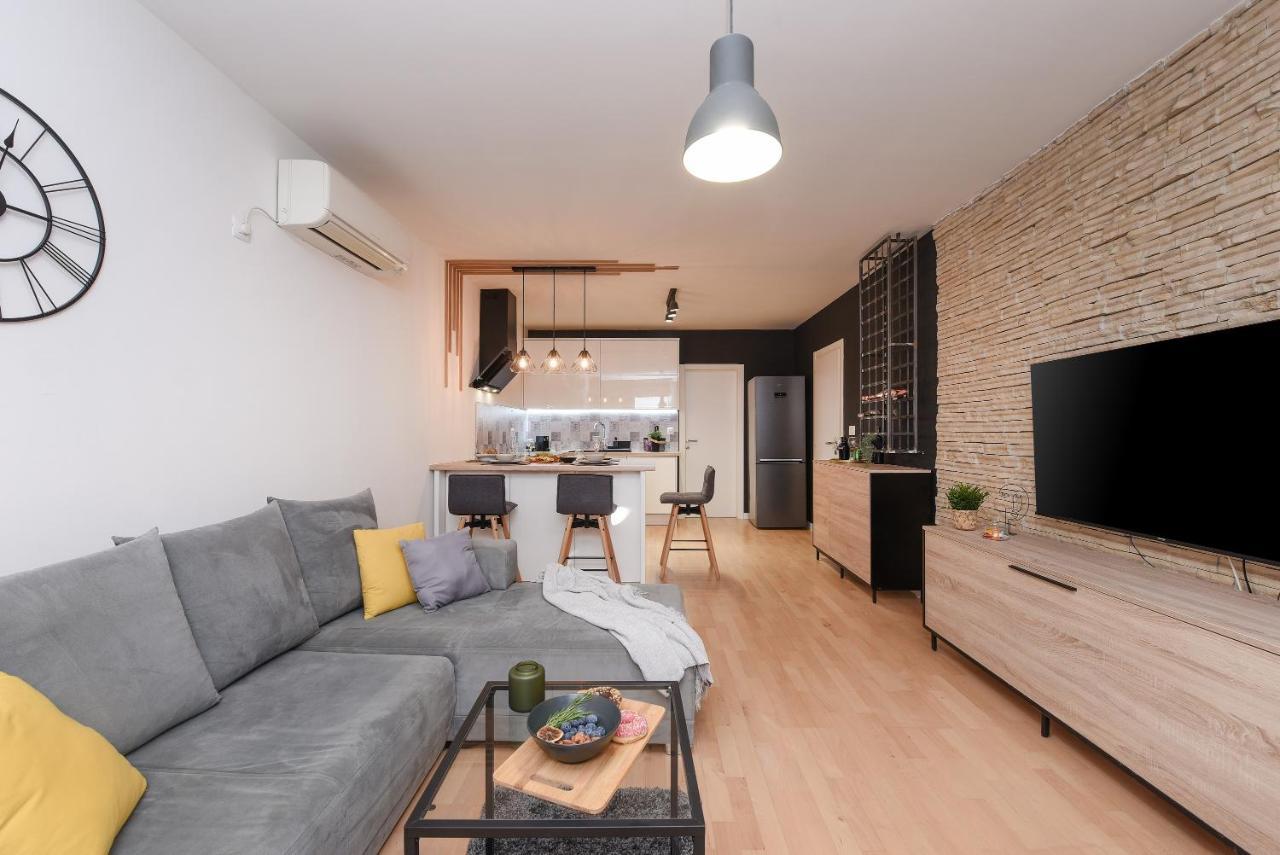 L&r Luxury Apartment